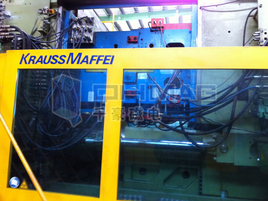 克勞斯瑪菲注塑機2800T磁力模板