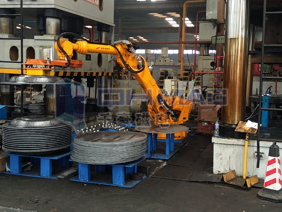 湖南千豪機器人自動化電永磁吸盤吸附汽車輪轂工裝現(xiàn)場視頻