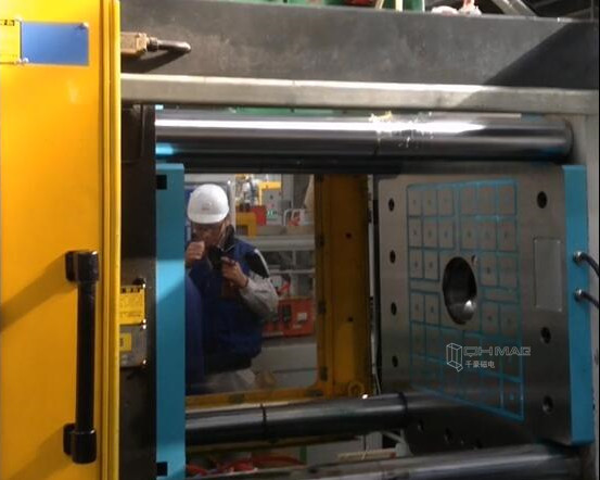 （視頻）注塑機(jī)快速換?！帕δ０骞ぷ鳜F(xiàn)場(chǎng)