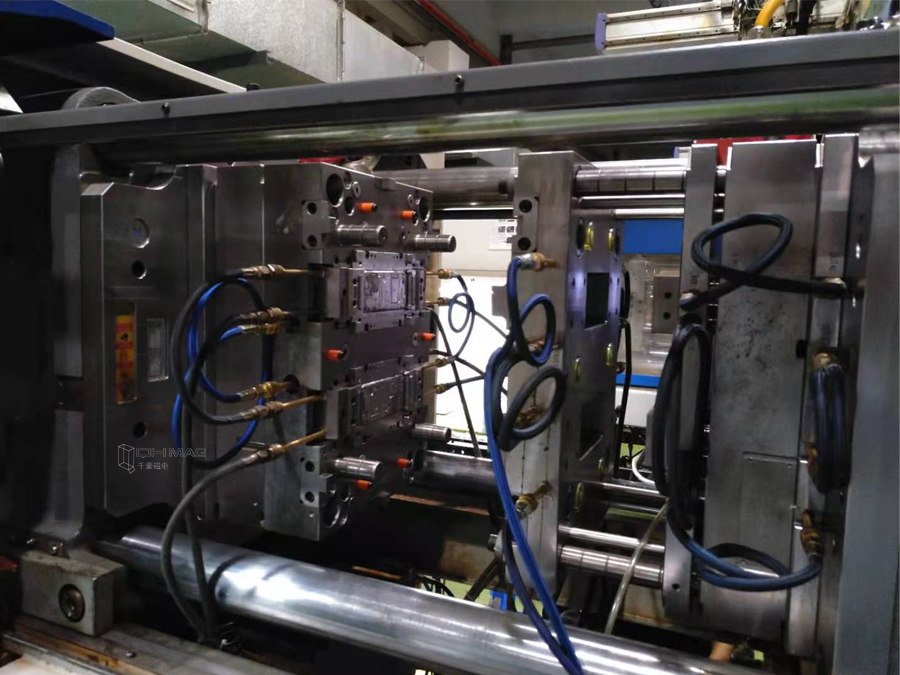 快速換模案例,日鋼180T注塑機(jī)磁力模板