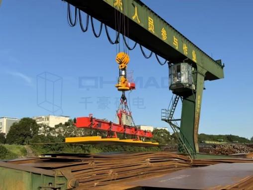 鋼板怎么吊裝？你見過這款“磁吸”30噸超大鋼板無損吊裝吊具嗎？（千豪快訊）