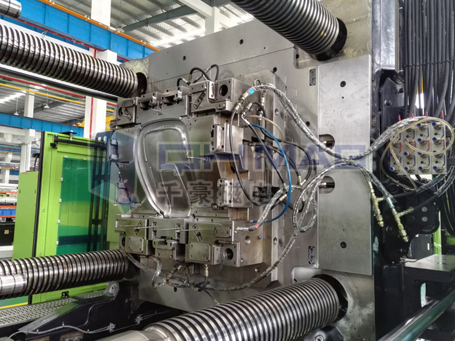 注塑機(jī)磁力換模