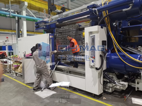 千豪注塑機快速換模系統磁力模板應用于汽車行業(yè)